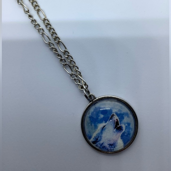 Wolf Pendant & Chain ( 3 for $15 ) - Picture 1 of 4